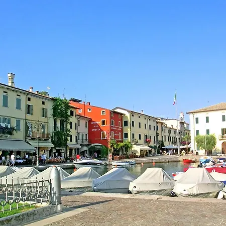 Сasa de vacaciones Belvilla By Oyo Enticing With Pool Lazise